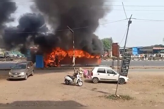 Nashik ST Bus Accident : नाशिकमध्ये एसटी बसचा थरारक अपघातात 5 जणांना चिरडलं, घटनेचा Live Video