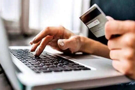 Online Fraud Girl : ऑनलाइन मैत्री नडली, सीबीआय इन्स्पेक्टर असल्याचं सांगत तरुणीला घातला लाखोंचा गंडा