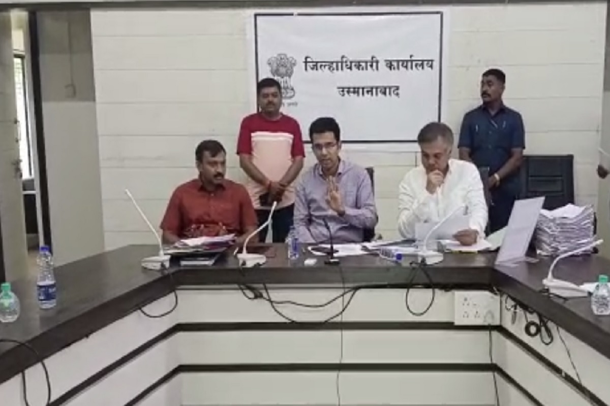 ओमराजे निंबाळकर आणि भाजप आमदार राणा जगजीत सिंह पाटील यांच्या वादात आता राणा पाटलाचे पुत्र मल्हार पाटील यांनी ओमराजेंवर शिवराळ भाषेत टीका केली