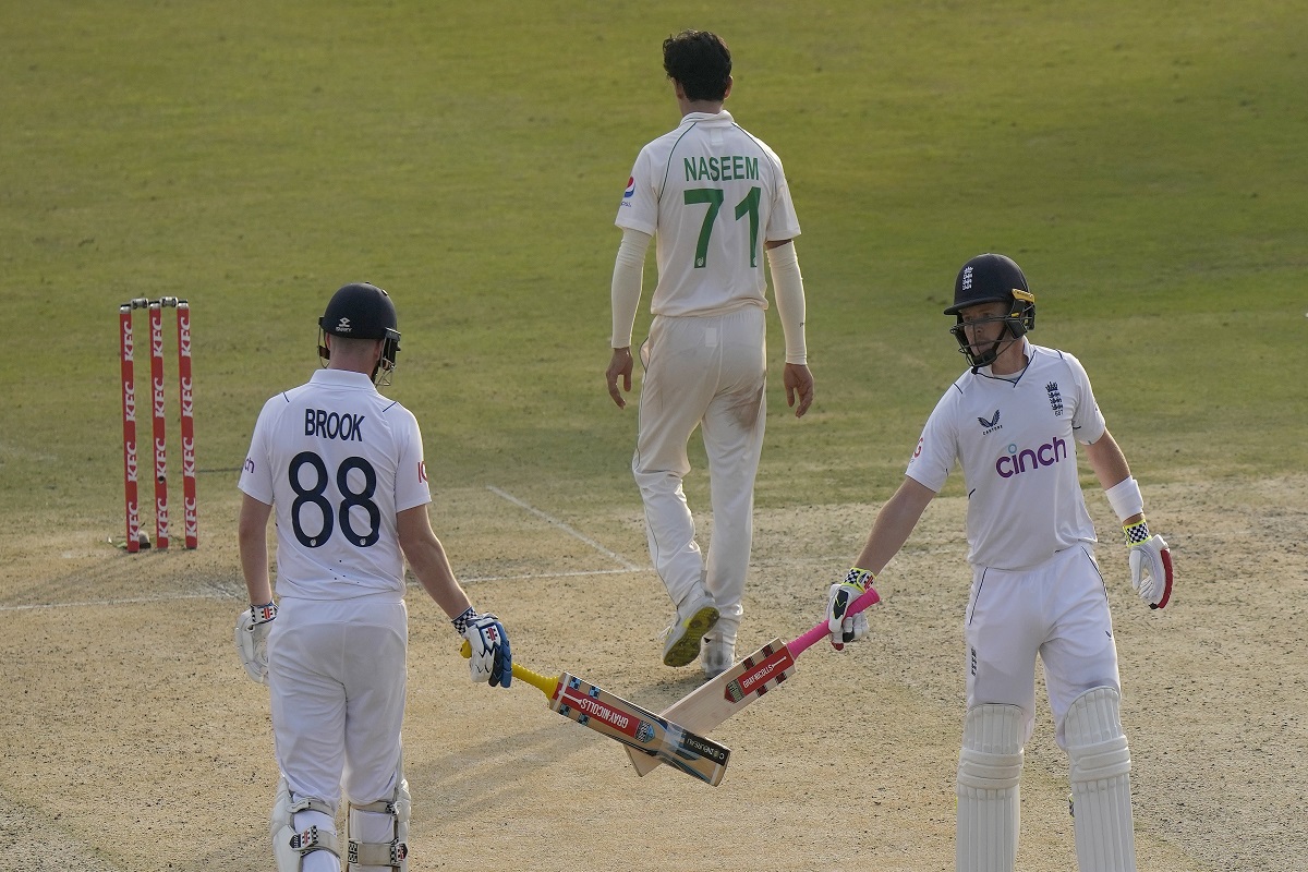 पाकिस्तानची नाचक्की, कसोटी क्रिकेटच्या इतिहासात पहिल्यांदाच गोलंदाजांची अशी धुलाई