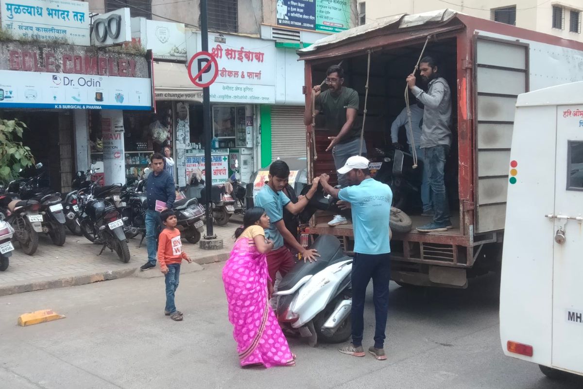 Nashik: पार्किंगचा पत्ता नाही पण टोईंगचा धडाका, अजब कारभारानं नाशिककर वेठीस