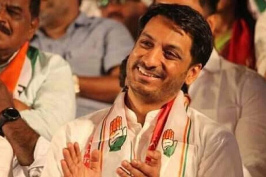 अजित पवार यांना दोन मुलगे (जय आणि पार्थ) असून तेही शरद पवारांचे नातू आहेत. पार्थ पवार यांचा मावळ लोकसभा निवडणुकीत पराभव झाला होता. पार्थ पवार निवडणुकीत पराभूत होणारे कुटुंबातील पहिले सदस्य ठरले.