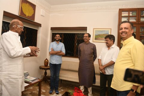राष्ट्रवादी काँग्रेसचे अध्यक्ष शरद पवार यांचा आज वाढदिवस आहे. यानिमित्त शरद पवारांवर फक्त राष्ट्रवादीचे नेते आणि कार्यकर्तेच नाही तर इतर पक्षांचे नेतेही शुभेच्छांचा वर्षाव करत आहेत.