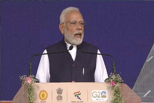 
'एका विकृतीपासून सावधान करतो, शॉर्टकटचे राजकारण करू नका. राजकीय स्वार्थासाठी देशाचे पैसे लुटले जात आहे.