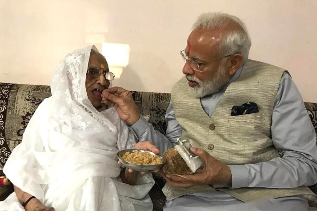 PM Modi Mother Heeraben : आईच्या प्रेरणेतूनच सुरू झालं स्वच्छ भारत अभियान; मोदींनी काही दिवसांपूर्वीच सांगितला वडनगरचा 'तो' किस्सा