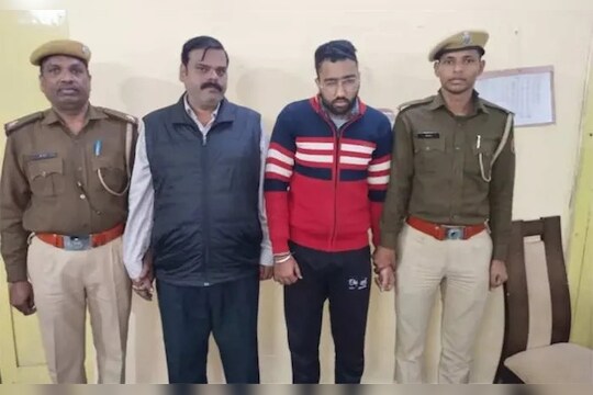 शरीर संबंधांस नकार दिल्याने विद्यार्थिनीला केलं परीक्षेत नापास; प्रोफेसरला अटक