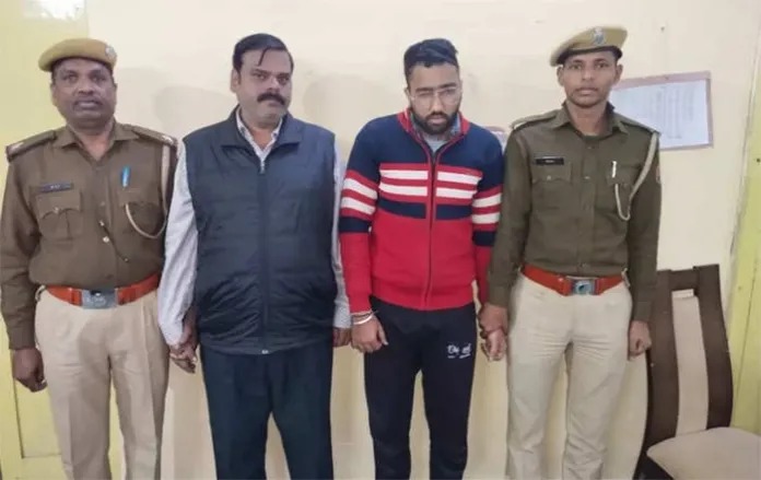 शरीर संबंधांस नकार दिल्याने विद्यार्थिनीला केलं परीक्षेत नापास; प्रोफेसरला अटक