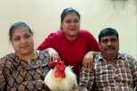 VIDEO - मालवणहून मुंबईत आला; सबनीसांच्या घरात राज्य करतोय 'रॉबर्ट' कोंबडा