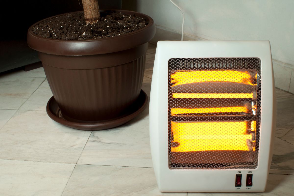 हिवाळ्यात रूम हिटर वापरणं ठरू शकतं घातक; हे दुष्परिणाम एकदा नक्की वाचा