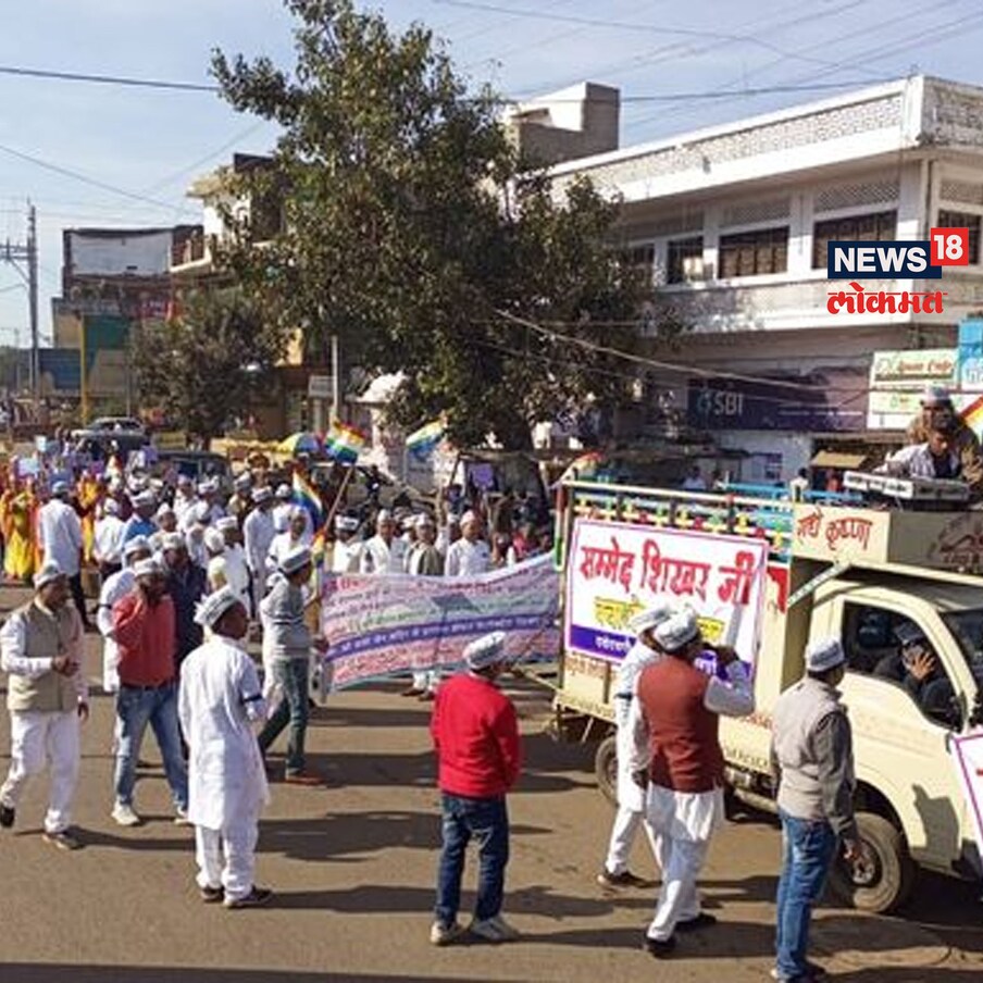 झारखंडमधील गिरिडीह येथील समेद शिखरजीला पर्यटन स्थळ करण्याची अधिसूचना जारी केल्यानंतर जैन समाजाचे लोक रस्त्यावर उतरले आहेत. समेद शिखरजी हे आपले पवित्र तीर्थक्षेत्र असल्याचे सांगून जैन समाजातील लोक विरोध करत असून ते जतन करण्याची मागणी करत आहेत. या विरोधात देशभरातील जैन समाज रस्त्यावर उतरला आहे.