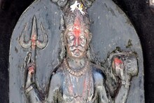 शनी मागे लागलाच म्हणून समजा; जीवनात अशी कामं करणाऱ्यांना शनी सोडत नाही कधी