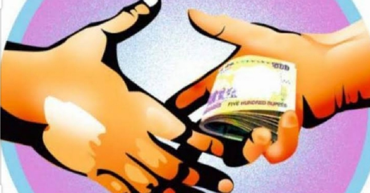 Solapur Bribe Case : वरिष्ठांच्या नावाने सोलापुरातील शिपायाने चक्क 5 लाख उकळले, धक्कादायक प्रकरण