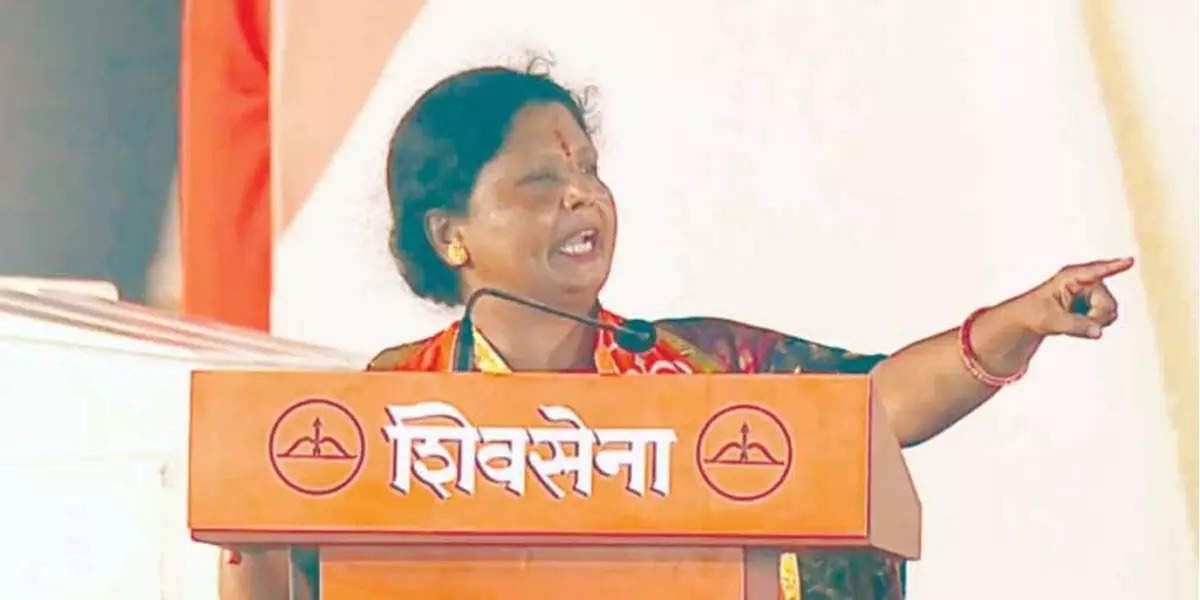 Sushama Andhare : सुषमाताई अर्धवट ताई, शिंदे गटाच्या आमदाराकडून अंधारेंवर हल्लाबोल