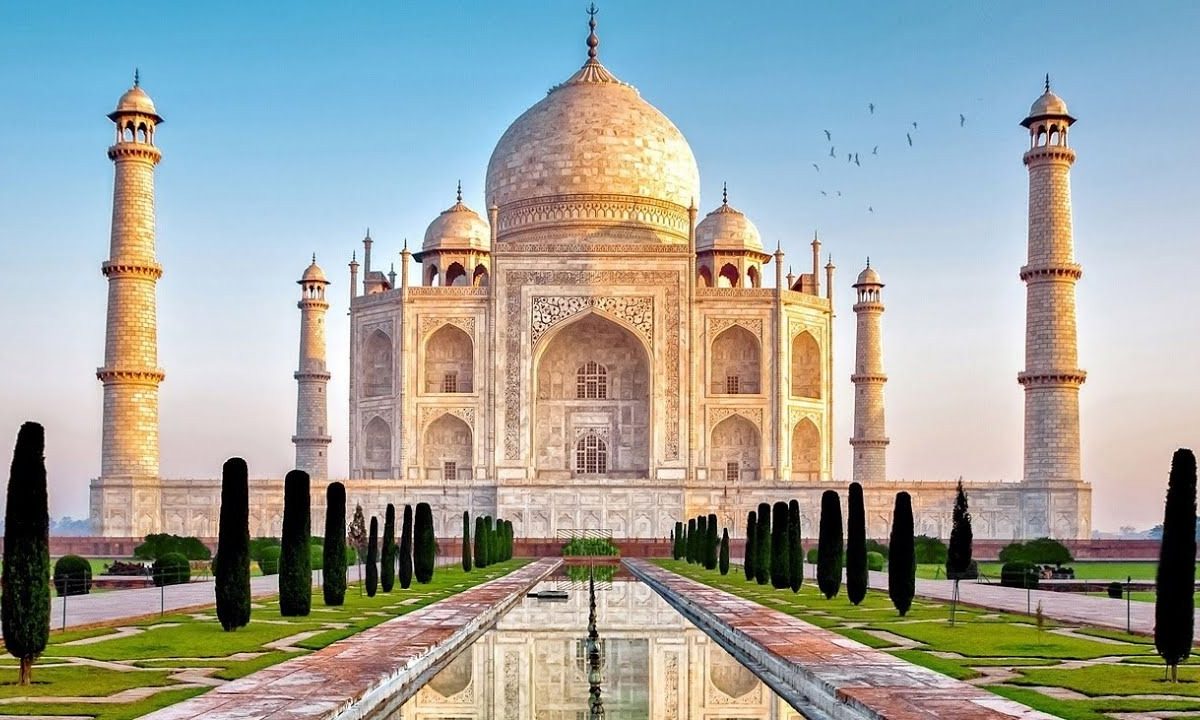 ‘न्यायव्यवस्था ही पुरातत्त्वशास्त्रातील तज्ज्ञ नाही’, सर्वोच्च न्यायालयानं फेटाळली ताजमहालाच्या इतिहासाबाबत प्रश्नचिन्ह उपस्थित करणारी याचिका