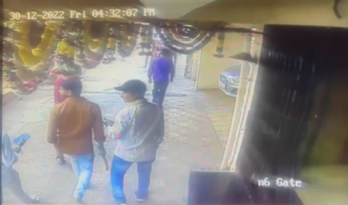 ठाण्यातील वागळे इस्टेट येथील भाजप वागळे मंडळ सरचिटणीस प्रशांत जाधव यांच्यावर जिवघेणा हल्ला करण्यात आला.