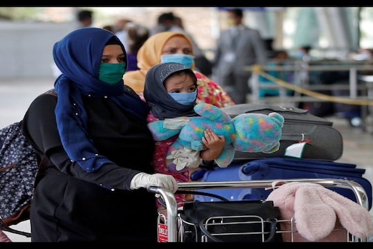 Coronavirus : फिरायला जाण्याचा प्लॅन करत असाल तर जरा थांबा! पर्यटनस्थळी वाढतोय धोका