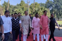 उद्धव ठाकरे सभागृहात जात असताना समोर आले शिंदे गटाचे आमदार,आणि...
