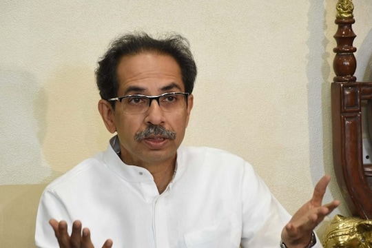 बाळासाहेबांचं नाव चोरलं, फोटो मी काढलेले लावतात; उद्धव ठाकरेंचा शिंदे गटाला टोला