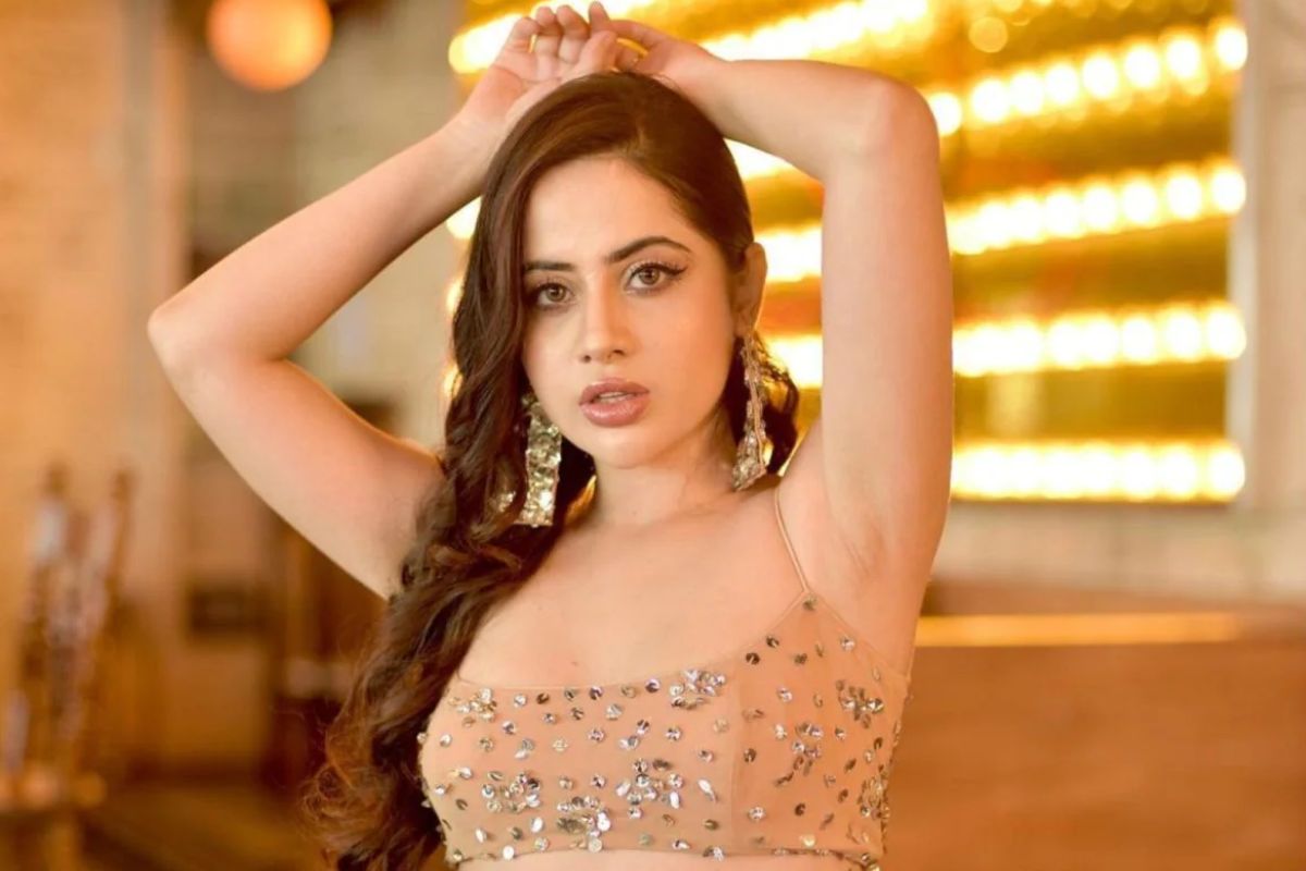 उर्फी जावेदला झाला घशाचा संसर्ग, जाणून घ्या कशामुळे होते लेरिन्जाइटिस इंफेक्शन