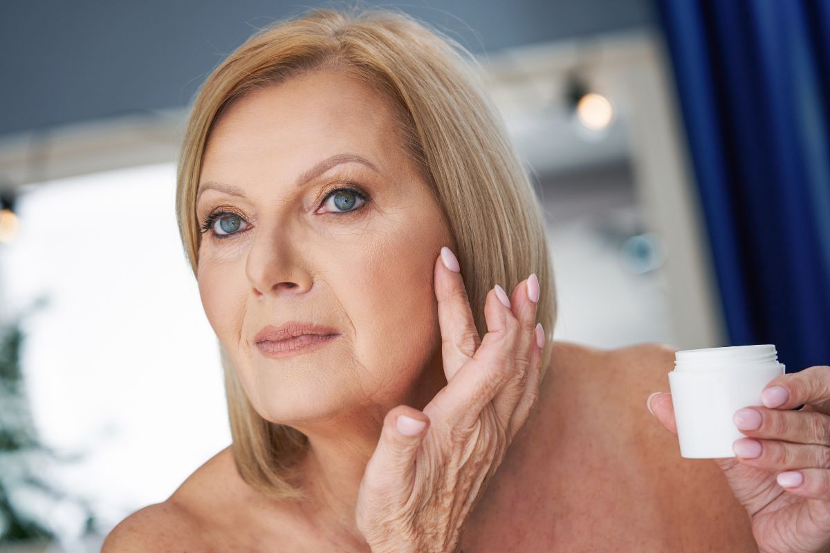 Skin Care : कॉफी सोबतच या 5 सवयी वाढवू शकतात चेहऱ्यावरील सुरकुत्या