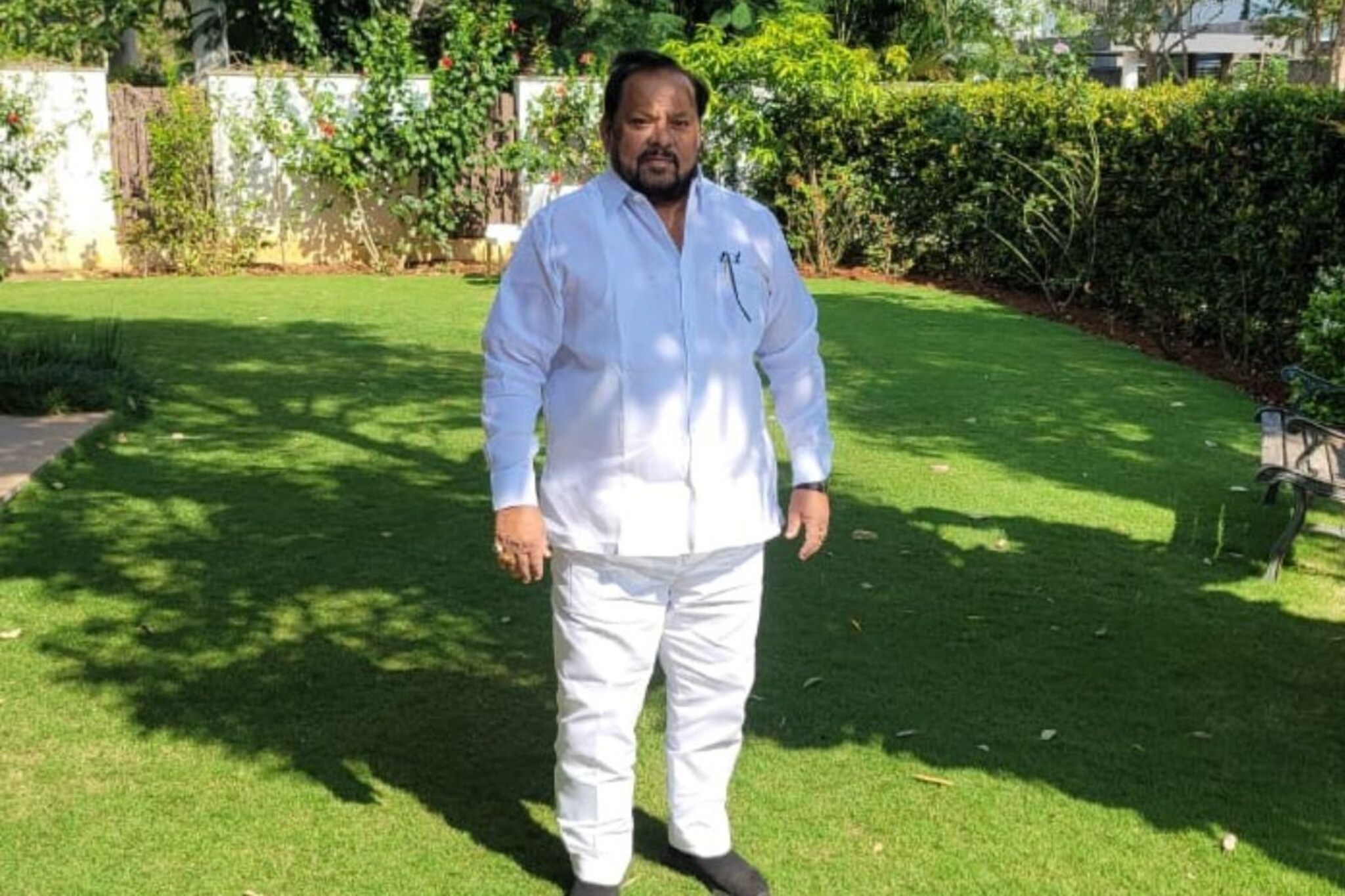 शहाजी बापूंनी श्री श्री रविशंकर यांच्या शिबिरात जाऊन केलं 'भारी' काम!