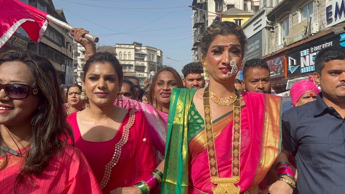 मुंबईमध्ये शुक्रवारी तृतीयपंथीयांनी वार्षिक पिंक रॅली काढली होती. किन्नर माँ ट्रस्टने या रॅलीचं आयोजन केलं होते.
