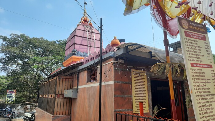   मंदिरात जन्मकाळ सोहळा साजरा केला जातो. या निमीत्ताने मंदिर परिसरात विविध धार्मिक कार्यक्रम, सामाजिक उपक्रम राबविण्यात येणार आहेत, अशी माहिती येथील गणेश मंडळाचे अध्यक्ष सुनील पाटील यांनी दिली आहे.