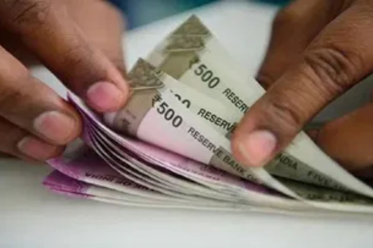 पोस्ट ऑफिसच्या योजनांमध्ये बचत करून मिळवा जास्त उत्पन्न