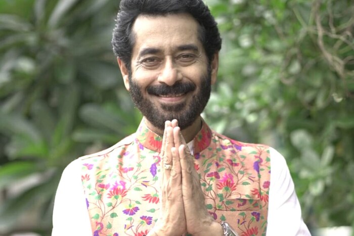 मराठी सिनेनाटयसृष्टीत चिरतरुण अभिनेता म्हणून अशोक शिंदे यांची ओळख आहे.नाटक, चित्रपट, मालिकांमधून नायक, सहनायक तसेच खलनायक अशा विविधांगी भूमिका त्यांनी आजवर साकारल्या. 