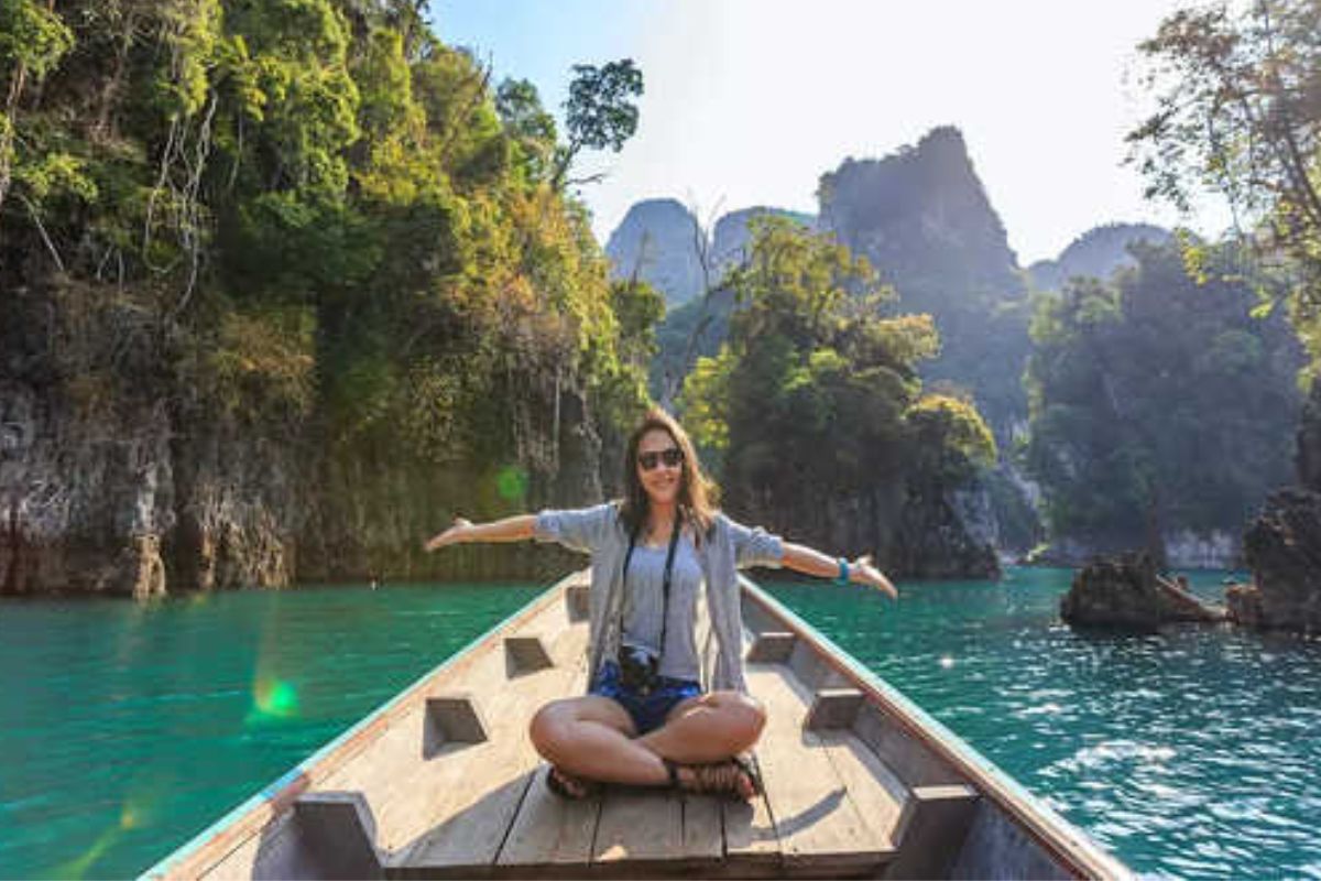 दररोज प्रवास करणारे असतात जास्त आनंदी