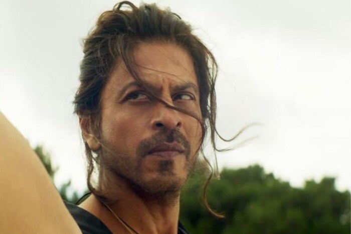 चित्रपटाला मिळत असलेलं यश पाहून शाहरुख खान अगदी भारावून गेला आहे. त्याने नुकतंच ट्वीटरद्वारे त्याच्या चाहत्यांशी संवाद साधला.