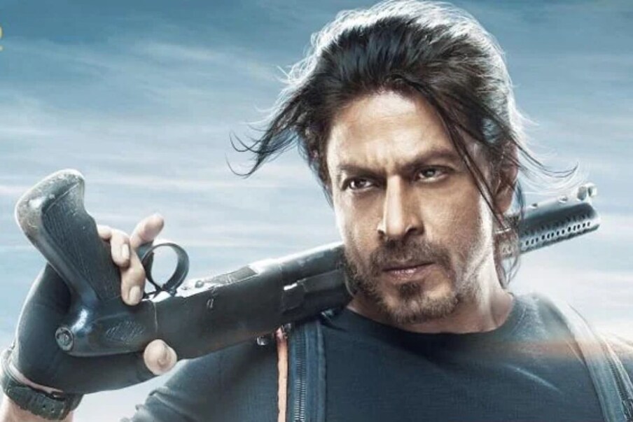 शाहरुख खानला यावेळी एका चाहत्याने '‘पठाण’ चित्रपटाची रेकॉर्डब्रेक कमाई पाहून तुला कसं वाटतं?' असा प्रश्न विचारला. 