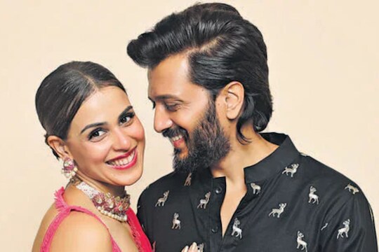 रितेश देशमुख आणि जिनिलिया देशमुख 