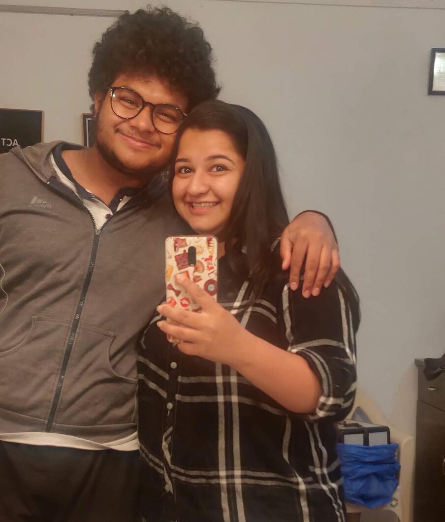  झी मराठी वाहिनीवरील ही मालिका प्रचंड लोकप्रिय झाली होती. मालिकेतील स्वीटू आणि ओमची हटके केमिस्ट्री प्रेक्षकांना प्रचंड पसंत पडली होती. 