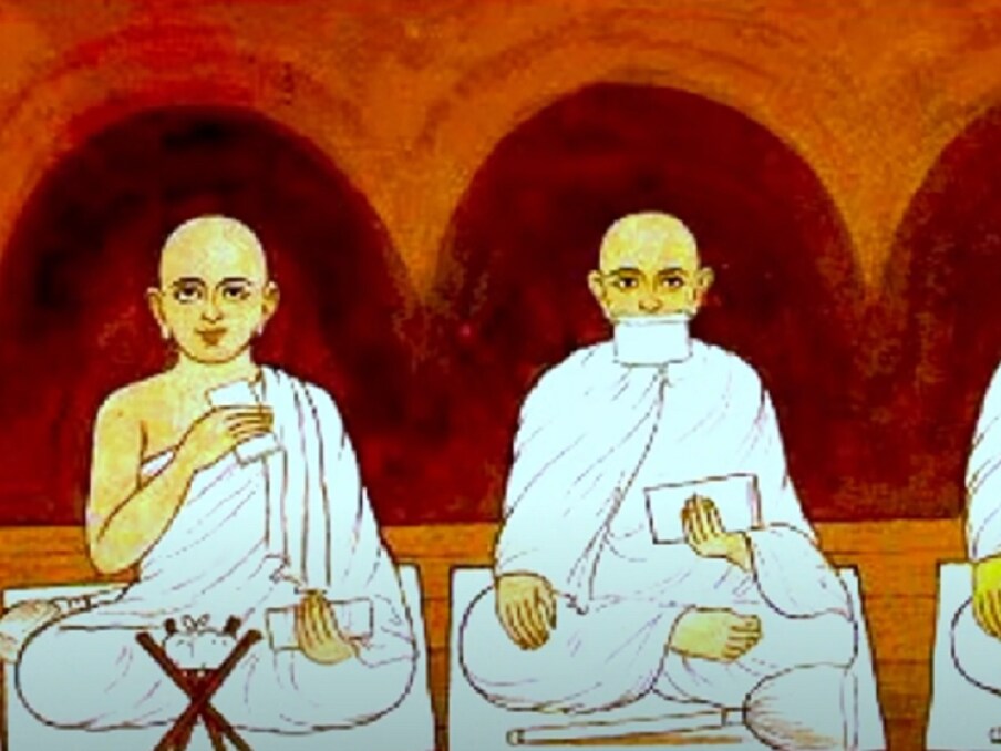 जैन धर्मात श्वेतांबर आणि दिगंबरा असे दोन पंथ आहेत. दोन्ही पंथातील साधू आणि साध्वी दीक्षा घेतल्यानंतर तपस्वी जीवन जगतात. ते खऱ्या अर्थाने सन्माननीय आणि शिस्तबद्ध जीवन जगतात, ज्यामध्ये ते कोणत्याही प्रकारच्या भौतिक आणि सोयीस्कर साधनांचा वापर करत नाहीत. श्वेतांबर साधू आणि साध्वी त्यांच्या अंगावर फक्त पातळ सुती कापड घालतात. (जैन समाजाच्या सौजन्याने)