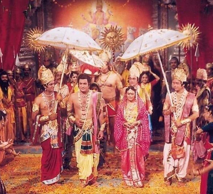  प्रभू रामची भूमिका साकारणारे अरुण गोविल यांनी शूटिंग दरम्यानचे अनेक किस्से शेअर केले आहेत. त्यातील एक किस्सा असा आहे जो ऐकून तुम्हालाही आश्चर्य वाटेल. 