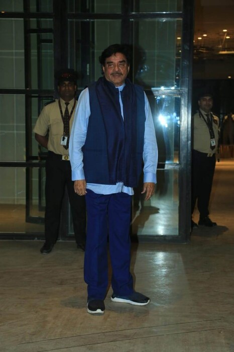 अभिनेते शत्रुघ्न सिन्हा यांनाही सुभाष घईंना शुभेच्छा दिल्या. (फोटो साभार: Viral Bhayani)