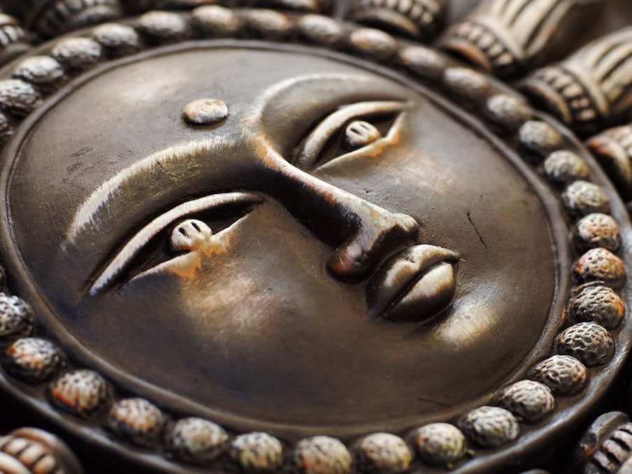 ॐ घृ‍णिं सूर्य्य: आदित्य: (Image-Canva)