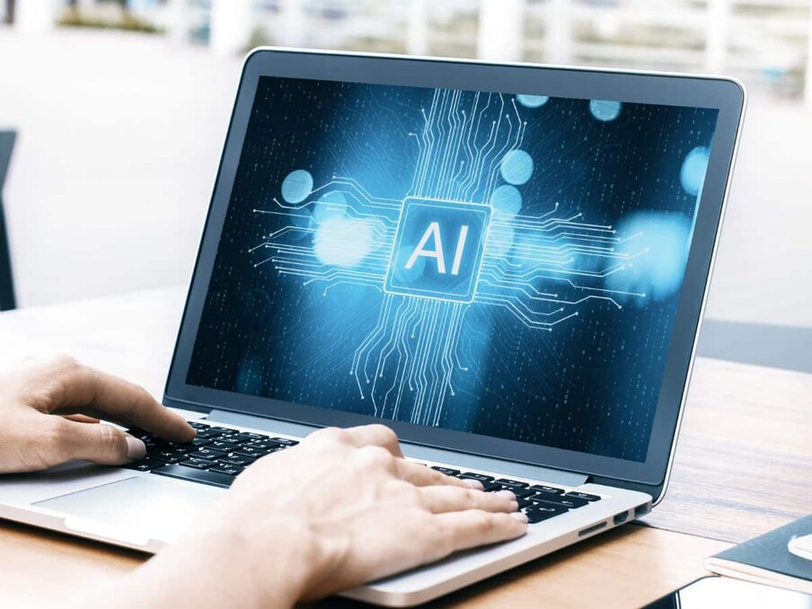 Google वर उपलब्ध असलेल्या वैशिष्ट्यांच्या मदतीने, आतापर्यंत मजकूर फक्त साध्या आवाजात रूपांतरित केला जाऊ शकतो. आता Google आणखी पुढे जात असून मजकूर संगीतात रूपांतरित करण्यासाठी एक नवीन वैशिष्ट्य सादर करत आहे. (फोटो: न्यूज18)
