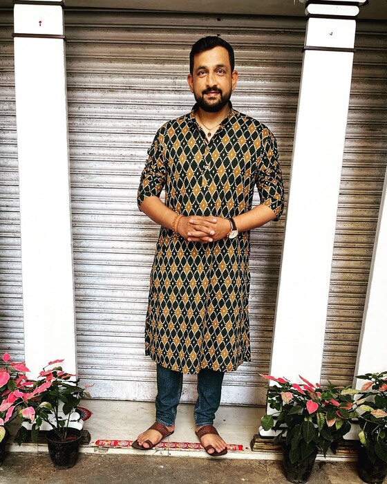 प्रसाद पुन्हा एकदा नवा बायोपिक घेऊन येत आहे. लेखक दिग्दर्शक अभिजीत देशपांडे हा बायोपिक करणार आहे. 
