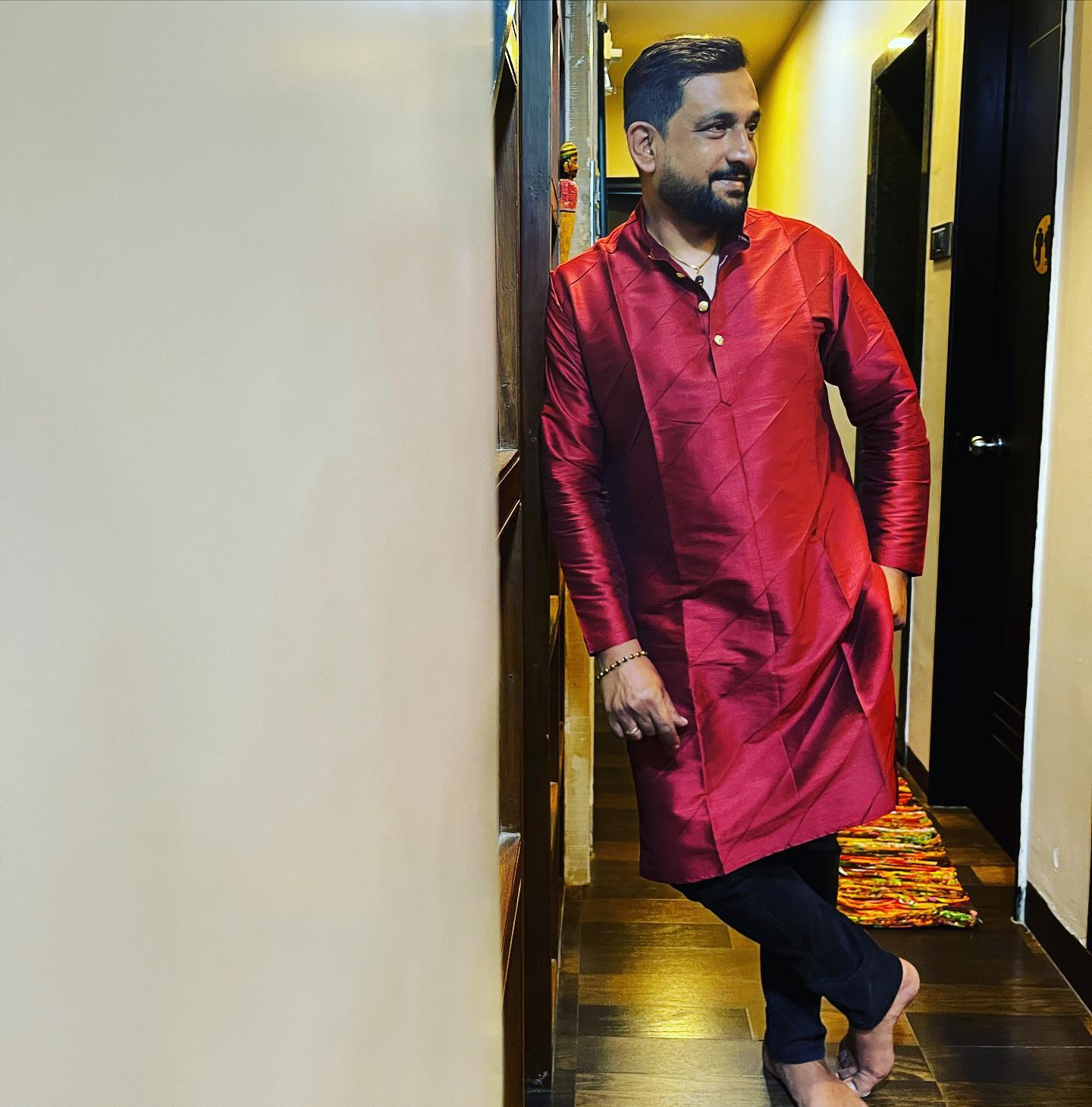 मराठी मनोरंजन सृष्टीतील आघाडीच्या अभिनेत्यांपैकी एक म्हणून ओळखला जाणारा अभिनेता म्हणजे प्रसाद ओक. अभिनयाशिवाय प्रसाद ओक दिग्दर्शनातही उत्तम कामगिरी करत आहे.