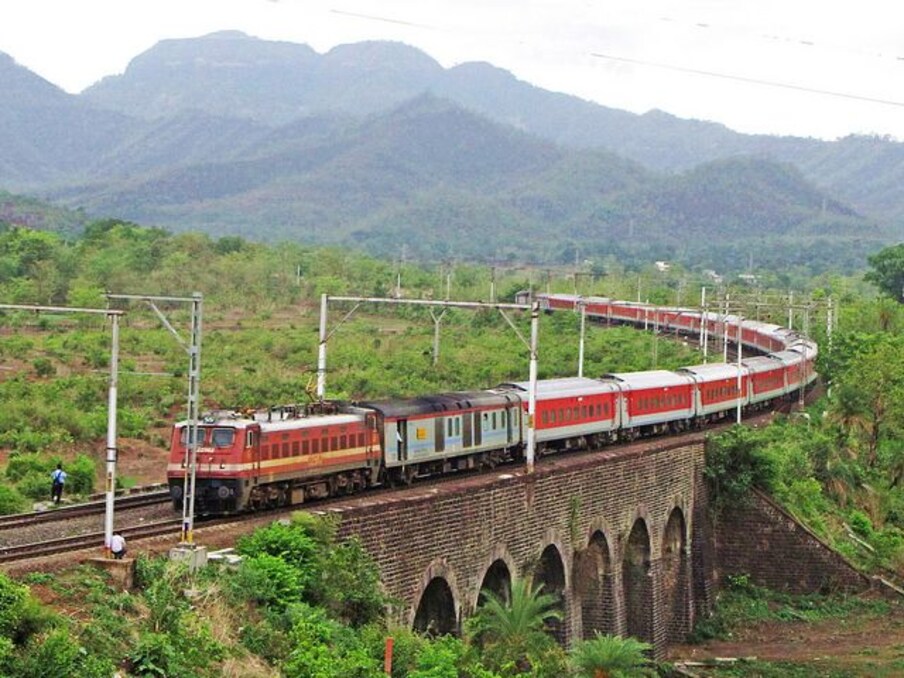 सविस्तर माहिती जाणून घेण्यासाठी आणि नोटिफिकेशन डाउनलोड करण्यासाठी इथे क्लिक करा. या पदभरतीसाठी ऑनलाईन अप्लाय करण्यासाठी https://rrccr.com/TradeApp/Login/Home या लिंकवर क्लिक करा.
