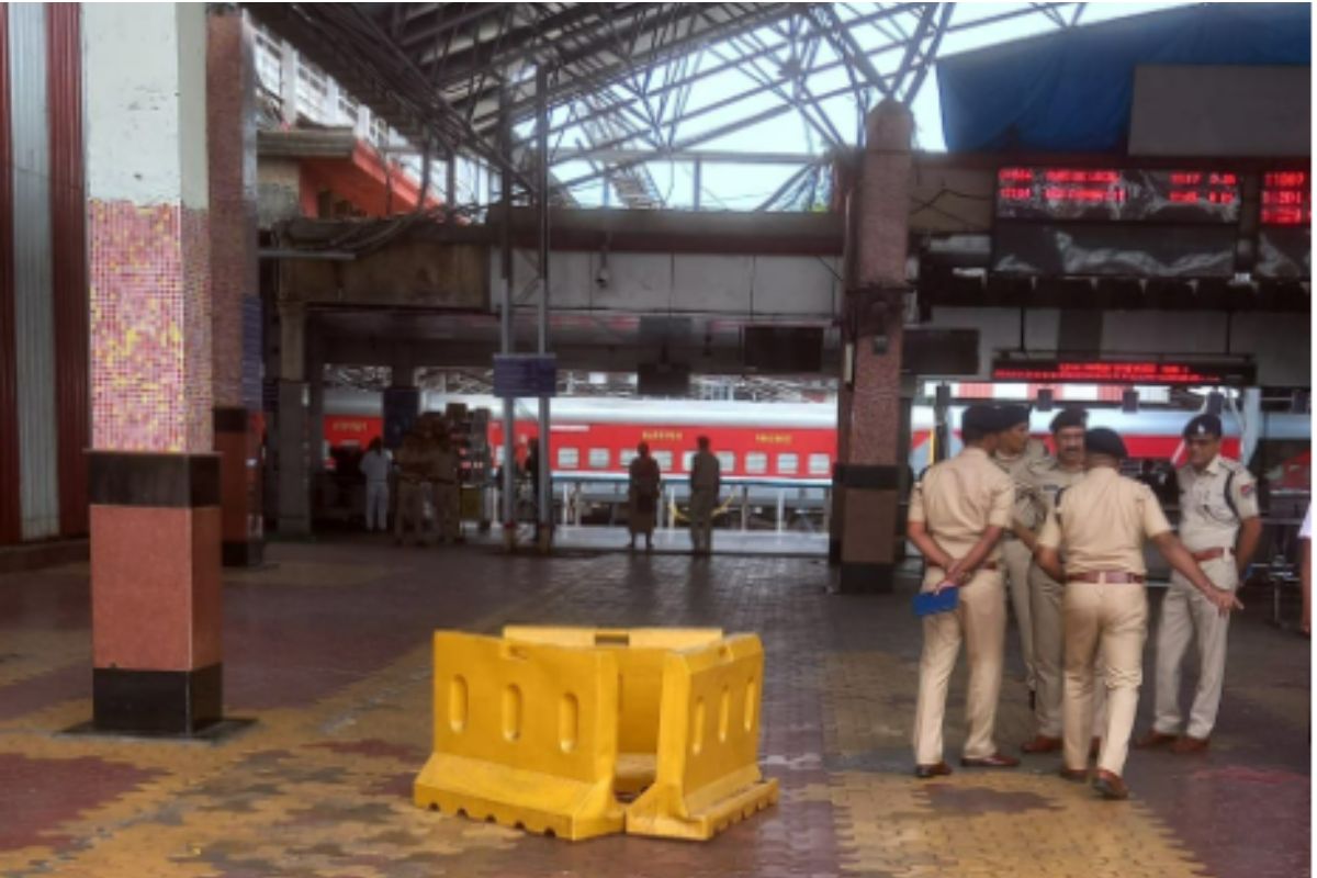 पुणे रेल्वे स्थानक बॉम्बने उडवण्याची धमकी; पोलीस बंदोबस्तात मोठी वाढ