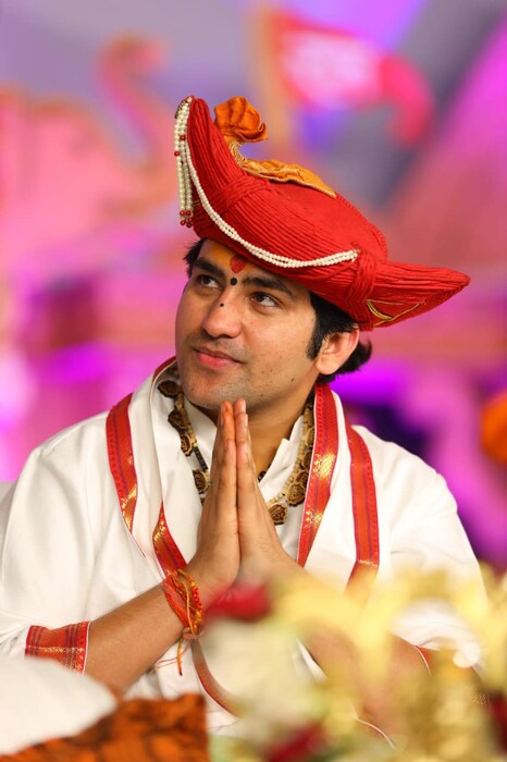 बागेश्वर सरकारच्या समर्थनात आणि विरोधात अनेक लोक विधाने करत आहेत. खुद्द बाबाही त्यांना आव्हान देणाऱ्यांवर टीका करत आहे. 