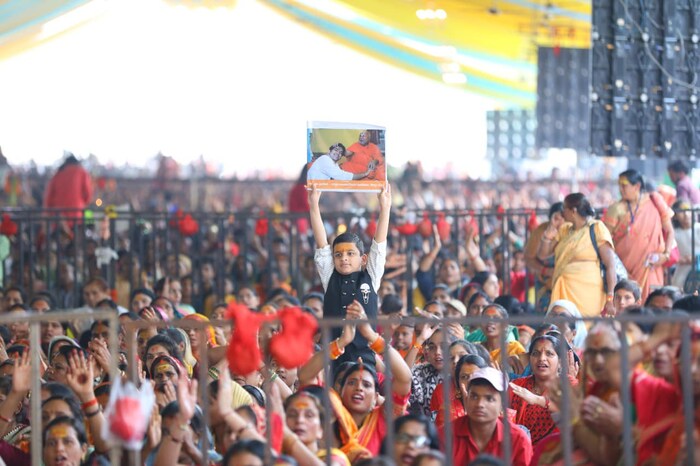 नागपूरच्या अंधश्रद्धा निर्मूलन समितीने हा गुन्हा दाखल केला आहे. याप्रकरणी पोलिसांनी कारवाई न केल्यास न्यायालयात धाव घेणार असल्याचे समितीचे म्हणणे आहे.