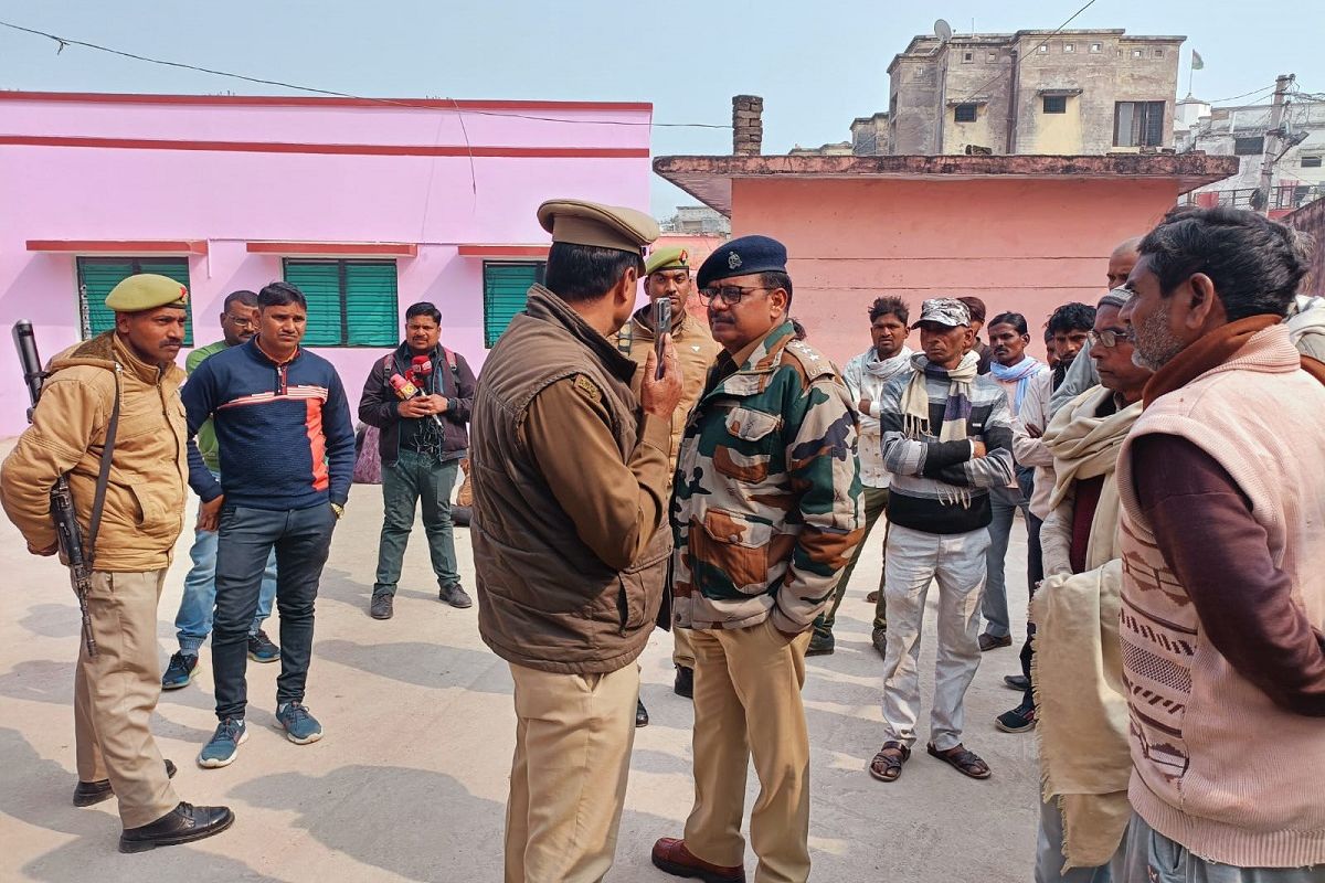 बायकोच्या 'त्या' निर्णयामुळे नवऱ्याला बसला धक्का; पोलीस ठाण्यातच उचललं टोकाचं पाऊल