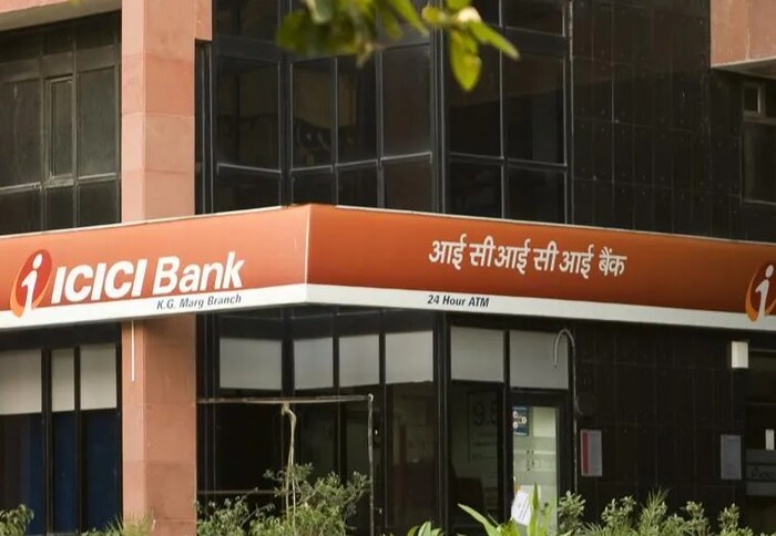 ICICI Bank लेटेस्ट एफडी रेट - हे व्याज 2 कोटी रुपयांपेक्षा कमी एफडीवर मिळत आहे  1) 7 ते 14 दिवस: सामान्य जनतेसाठी 3 टक्के, ज्येष्ठ नागरिकांसाठी 3.50 टक्के 2) 15 ते 29 दिवस: सर्वसामान्यांसाठी. 3.00 टक्के: ज्येष्ठ नागरिकांसाठी - 3.50 टक्के  3) 30 ते 45 दिवस सामान्य लोकांसाठी - 3.50 टक्के ज्येष्ठ नागरिकांसाठी - 4.00 टक्के  4) 46 दिवस ते 60 दिवस: सामान्य लोकांसाठी - 4.50 टक्के: ज्येष्ठ नागरिकांसाठी - 5.00 टक्के  5) 61 दिवस ते 90 दिवस: सामान्य लोकांसाठी 4.50 टक्के, ज्येष्ठ नागरिकांसाठी 5.00टक्के  6) 91 ते 120 दिवस : सामान्य लोकांसाठी 4.50 टक्के, ज्येष्ठ नागरिकांसाठी 5.00 टक्के  7) 121 ते 150 दिवस: सामान्य जनतेसाठी 4.75 टक्के, ज्येष्ठ नागरिकांसाठी 5.00 टक्के