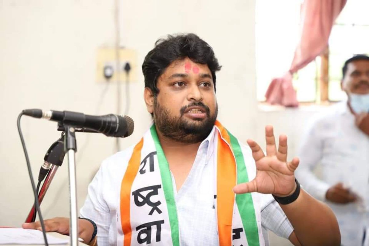 बीडमध्ये राष्ट्रवादीला मोठा धक्का; युवक जिल्हाध्यक्षांचा तडकाफडकी राजीनामा, सोळंके घराणं नाराज?