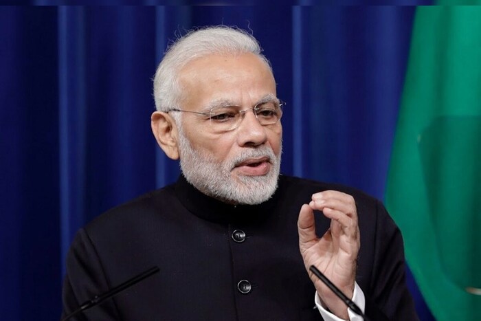 आज मुंबईमध्ये पंतप्रधान नरेंद्र मोदी यांची सभा आहे, या सभेच्या पार्श्वभूमीवर हे पोस्टर लावण्यात आले आहेत. 