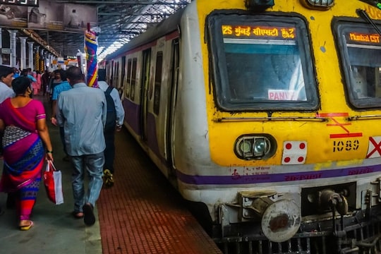 Mumbai News : मुंबईकरांनो, रविवारी घराबाहेर पडताय? ‘या’ मार्गावर असेल मेगाब्लॉक, पाहा वेळापत्रक